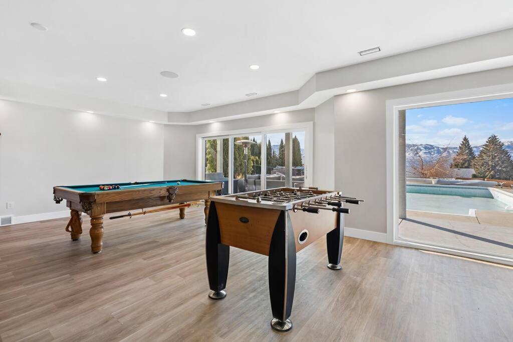 Luxurious 5 Bedroom House With Pool & Sauna West Kelowna Dış mekan fotoğraf