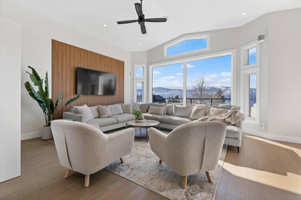 Luxurious 5 Bedroom House With Pool & Sauna West Kelowna Dış mekan fotoğraf