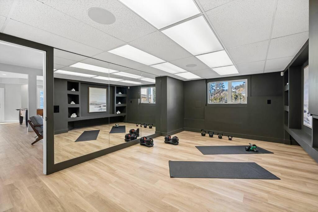 Luxurious 5 Bedroom House With Pool & Sauna West Kelowna Dış mekan fotoğraf