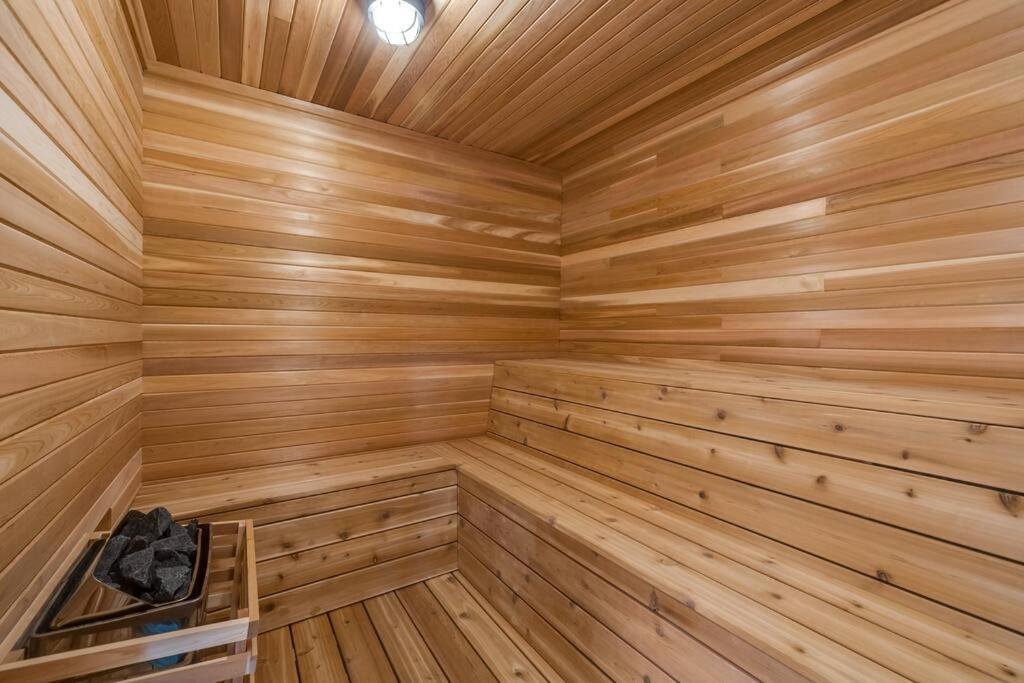 Luxurious 5 Bedroom House With Pool & Sauna West Kelowna Dış mekan fotoğraf