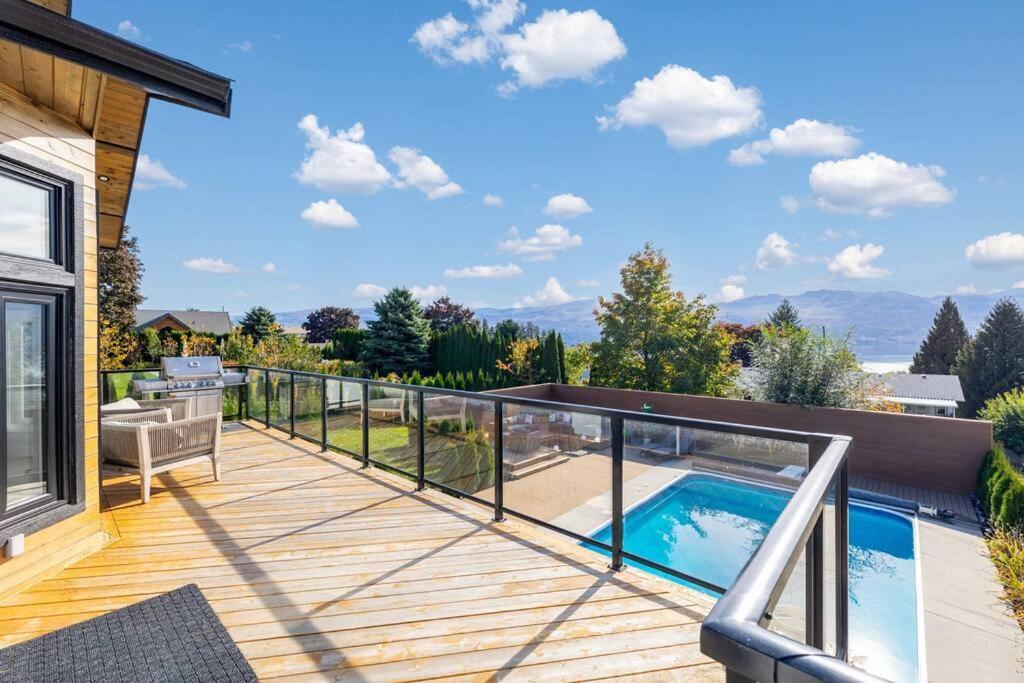 Luxurious 5 Bedroom House With Pool & Sauna West Kelowna Dış mekan fotoğraf