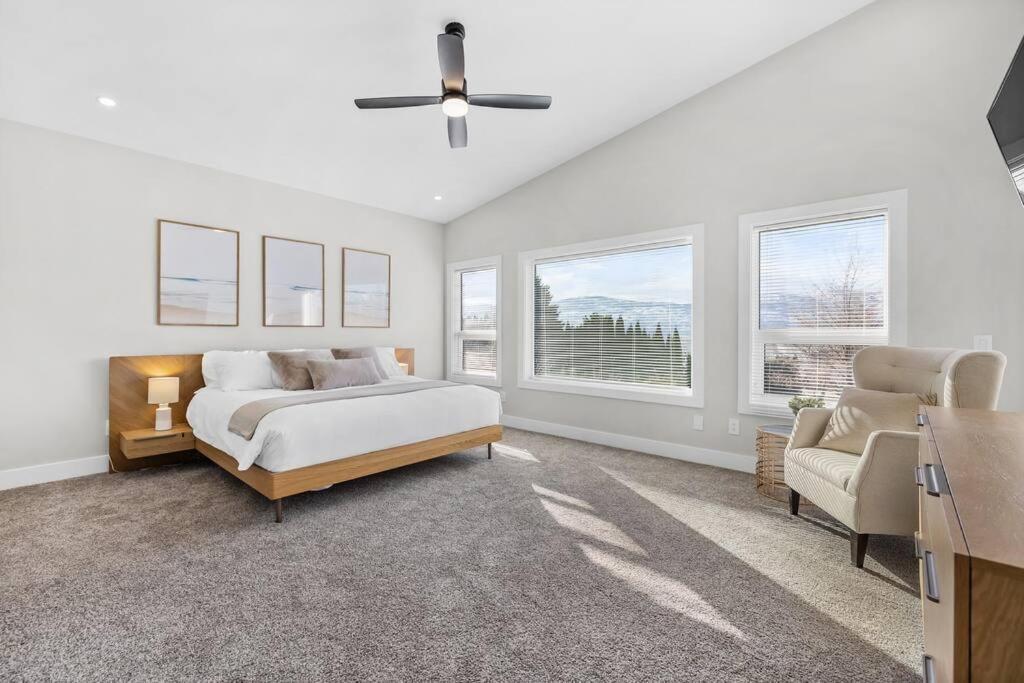Luxurious 5 Bedroom House With Pool & Sauna West Kelowna Dış mekan fotoğraf