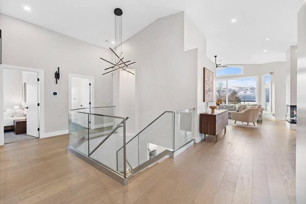 Luxurious 5 Bedroom House With Pool & Sauna West Kelowna Dış mekan fotoğraf