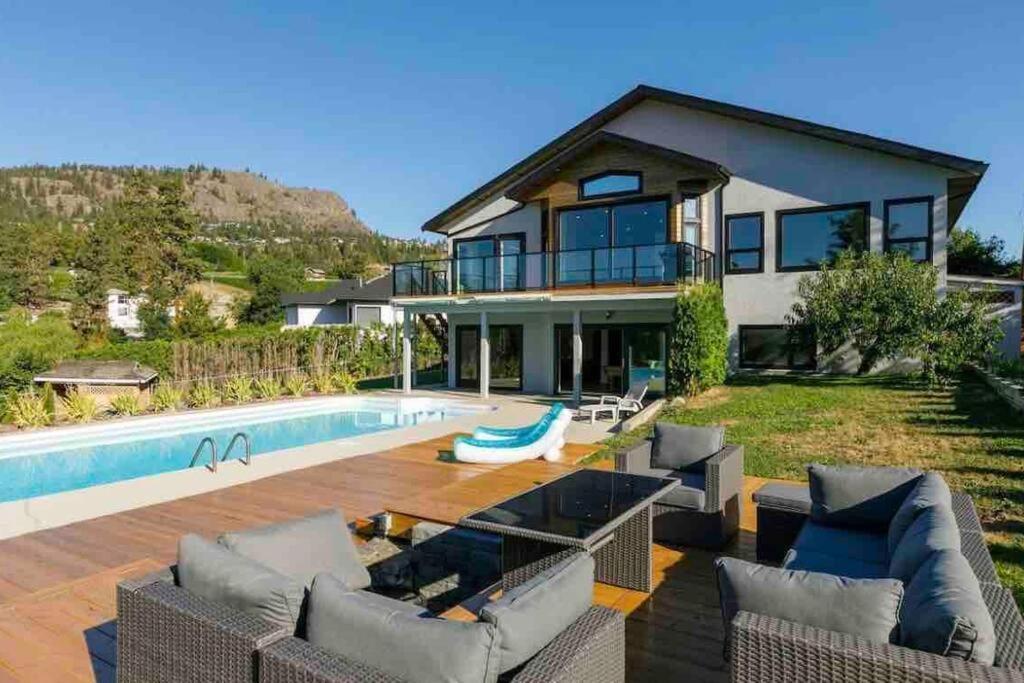 Luxurious 5 Bedroom House With Pool & Sauna West Kelowna Dış mekan fotoğraf
