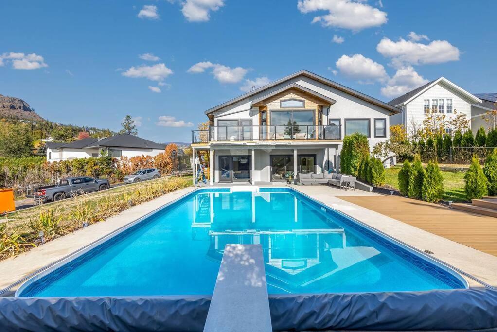 Luxurious 5 Bedroom House With Pool & Sauna West Kelowna Dış mekan fotoğraf