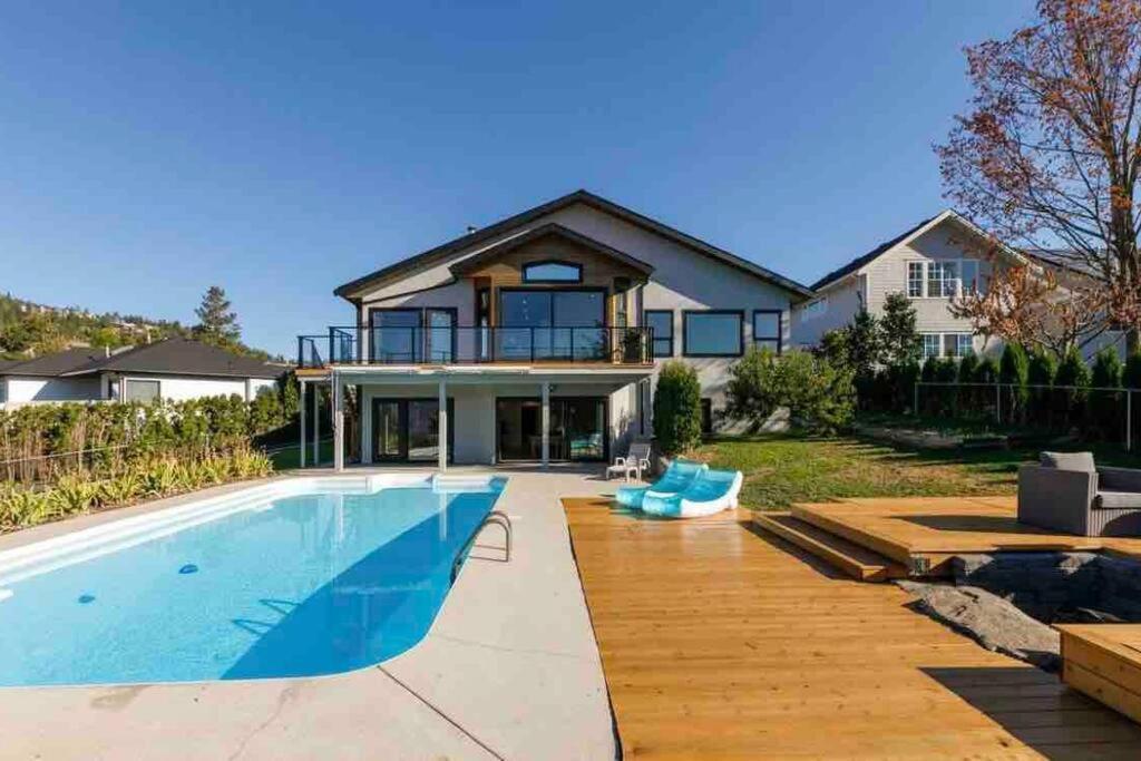 Luxurious 5 Bedroom House With Pool & Sauna West Kelowna Dış mekan fotoğraf