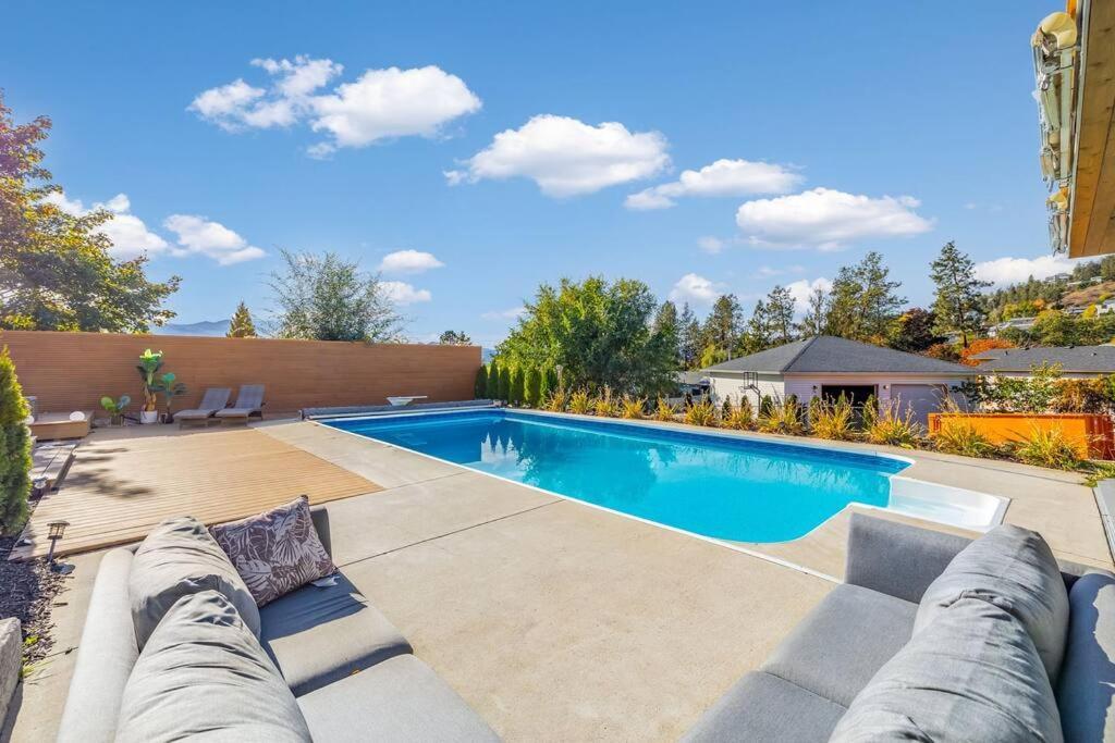 Luxurious 5 Bedroom House With Pool & Sauna West Kelowna Dış mekan fotoğraf