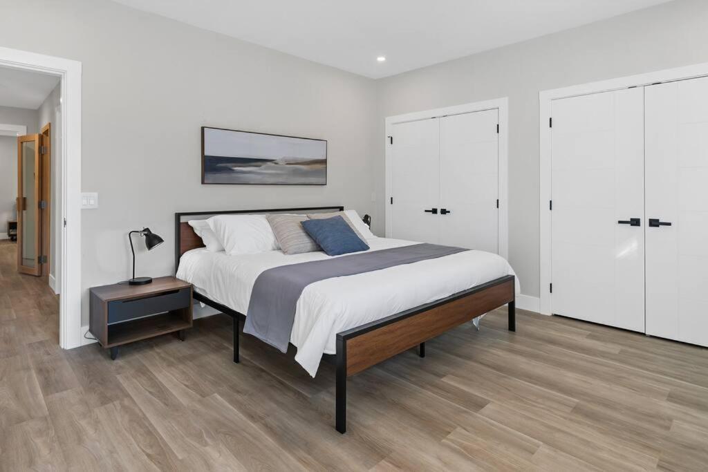 Luxurious 5 Bedroom House With Pool & Sauna West Kelowna Dış mekan fotoğraf
