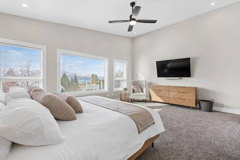Luxurious 5 Bedroom House With Pool & Sauna West Kelowna Dış mekan fotoğraf