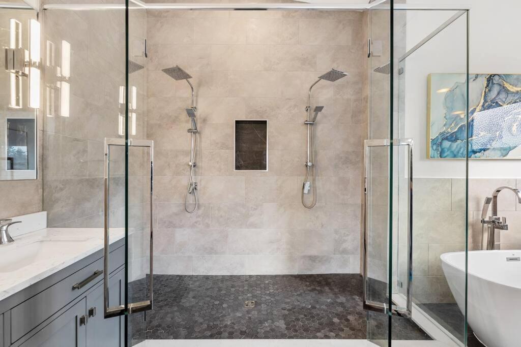 Luxurious 5 Bedroom House With Pool & Sauna West Kelowna Dış mekan fotoğraf