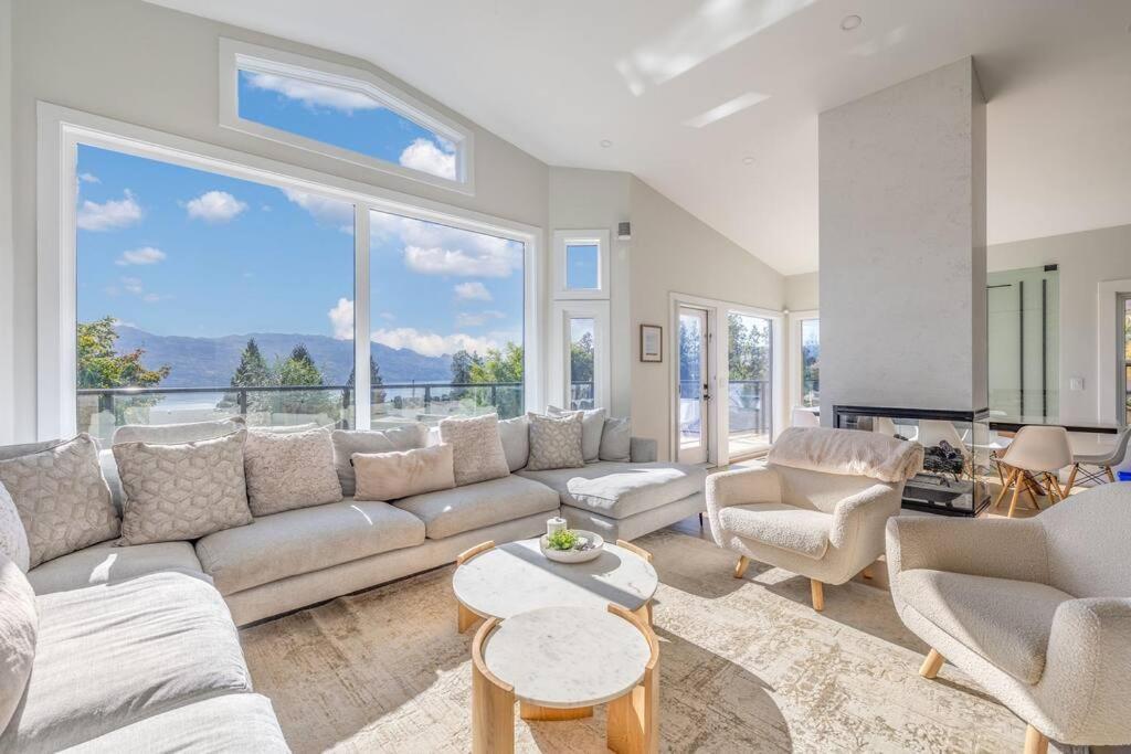 Luxurious 5 Bedroom House With Pool & Sauna West Kelowna Dış mekan fotoğraf