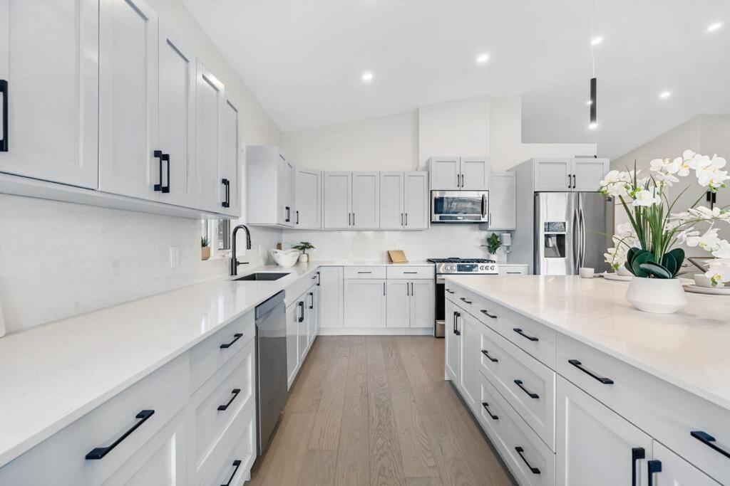 Luxurious 5 Bedroom House With Pool & Sauna West Kelowna Dış mekan fotoğraf