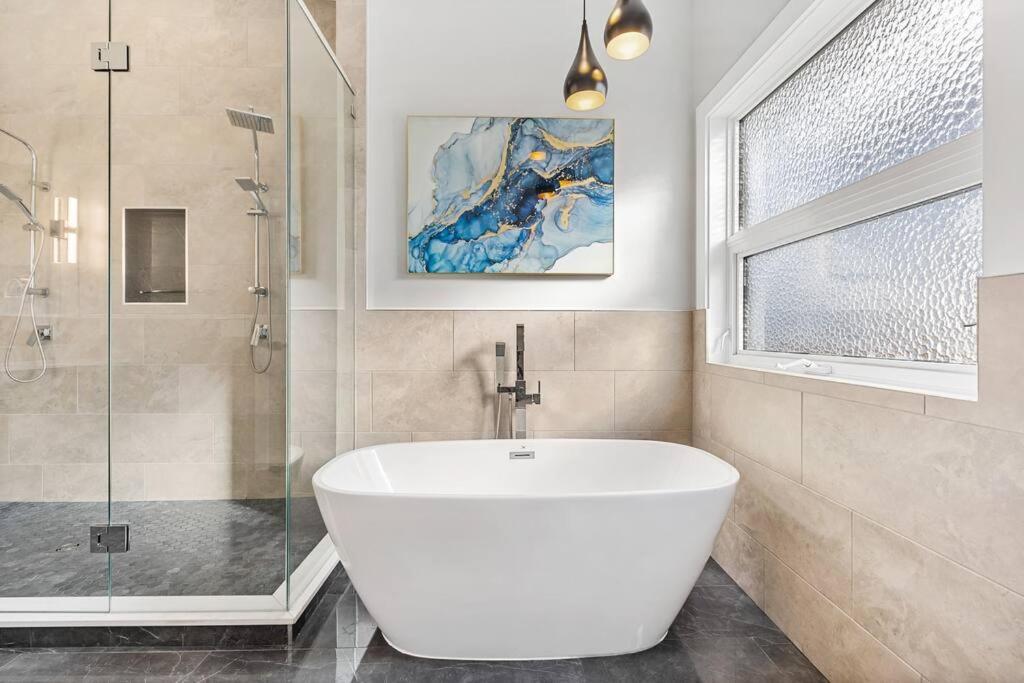 Luxurious 5 Bedroom House With Pool & Sauna West Kelowna Dış mekan fotoğraf