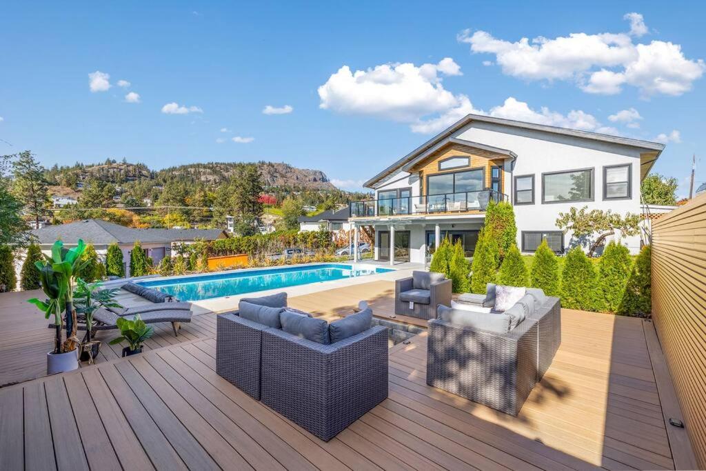 Luxurious 5 Bedroom House With Pool & Sauna West Kelowna Dış mekan fotoğraf