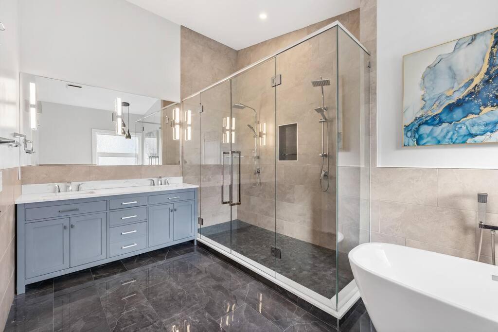 Luxurious 5 Bedroom House With Pool & Sauna West Kelowna Dış mekan fotoğraf