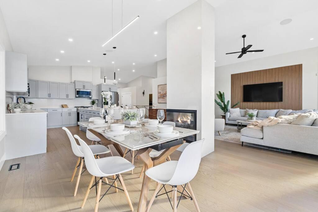 Luxurious 5 Bedroom House With Pool & Sauna West Kelowna Dış mekan fotoğraf