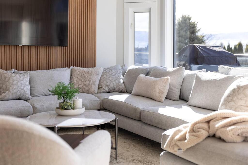 Luxurious 5 Bedroom House With Pool & Sauna West Kelowna Dış mekan fotoğraf