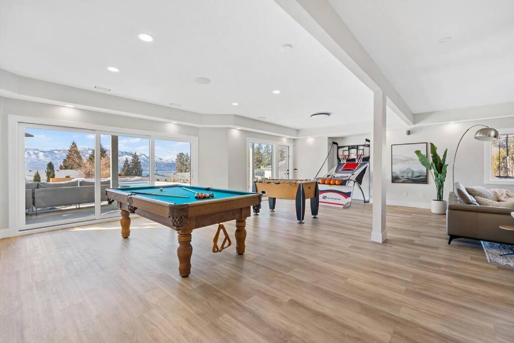 Luxurious 5 Bedroom House With Pool & Sauna West Kelowna Dış mekan fotoğraf