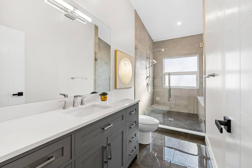 Luxurious 5 Bedroom House With Pool & Sauna West Kelowna Dış mekan fotoğraf