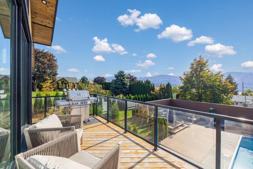 Luxurious 5 Bedroom House With Pool & Sauna West Kelowna Dış mekan fotoğraf